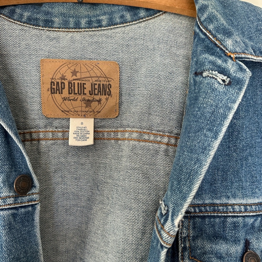 GAP Jean Jacket - Picture 2 of 3